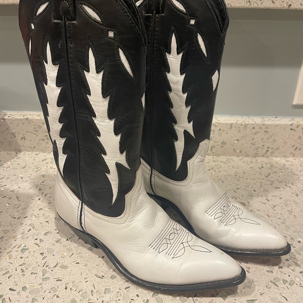 Vintage Code West Black and White Cowboy Boots